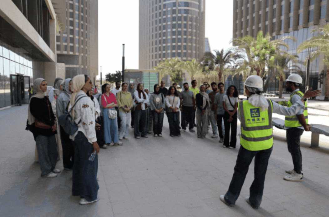 艾因夏姆斯大学工程学院师生走进CBD项目参观学习3.png 艾因夏姆斯大学工程学院师生走进CBD项目参观学习3.png