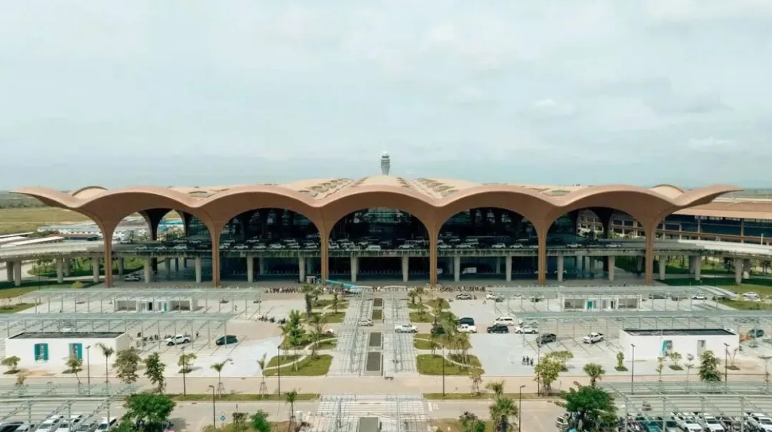 中国建筑柬埔寨德崇国际机场正式通航1.png 中国建筑柬埔寨德崇国际机场正式通航1.png