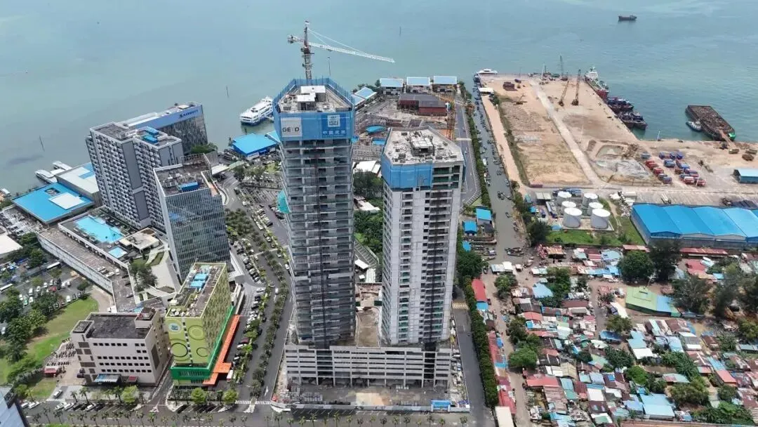 中国建筑巴淡岛联合广场项目举行封顶仪式(2).png 中国建筑巴淡岛联合广场项目举行封顶仪式(2).png