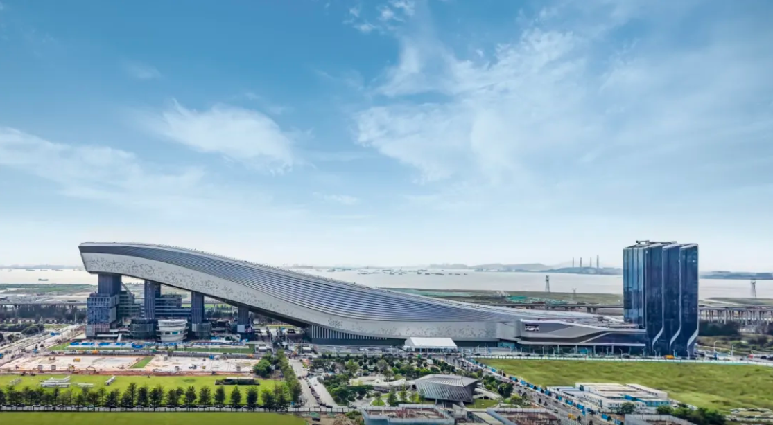 中国建筑打造的全球最大室内滑雪场正式开业 1.png 中国建筑打造的全球最大室内滑雪场正式开业 1.png