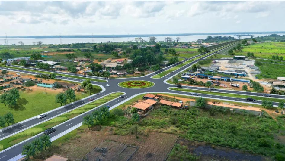 科特迪瓦装备与道路维护部长视察阿比让环城路项目.jpg 科特迪瓦装备与道路维护部长视察阿比让环城路项目.jpg