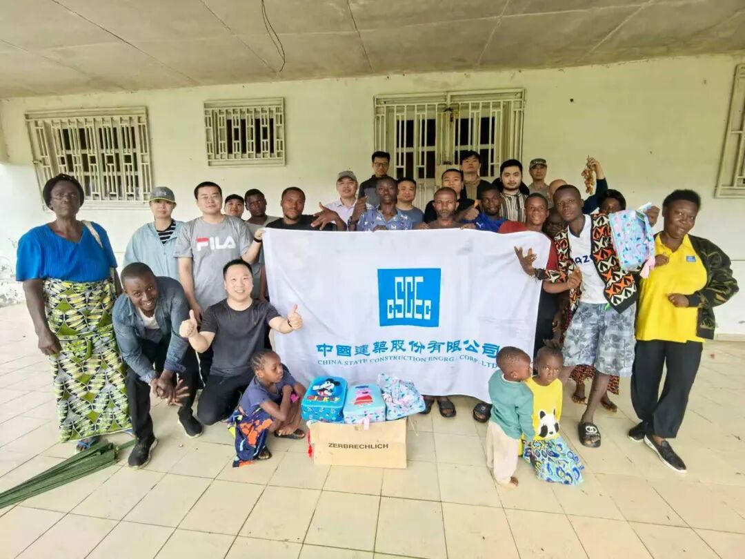 中国建筑在刚果(布)开展采摘助农活动1.jpg 中国建筑在刚果(布)开展采摘助农活动1.jpg