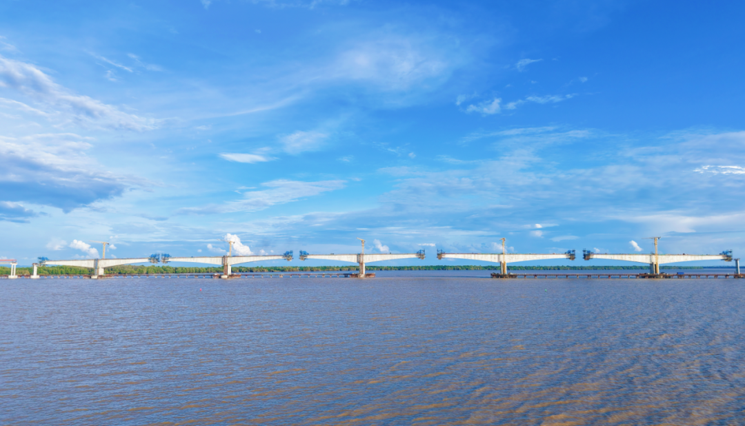 中国建筑承建的马来西亚萨里巴斯大桥项目主桥合龙(2).png 中国建筑承建的马来西亚萨里巴斯大桥项目主桥合龙(2).png